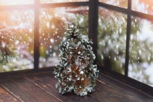 Елочка из шишек